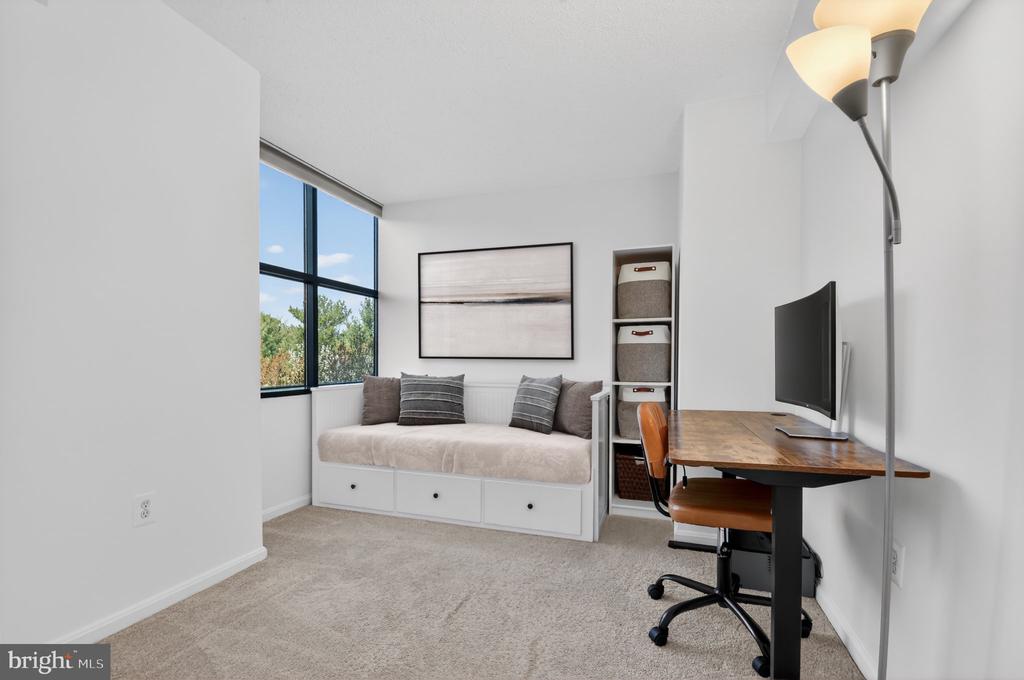 10101 GROSVENOR PLACE Unit: 701