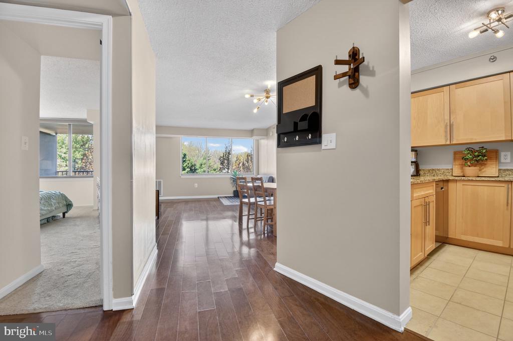 10101 GROSVENOR PLACE Unit: 701