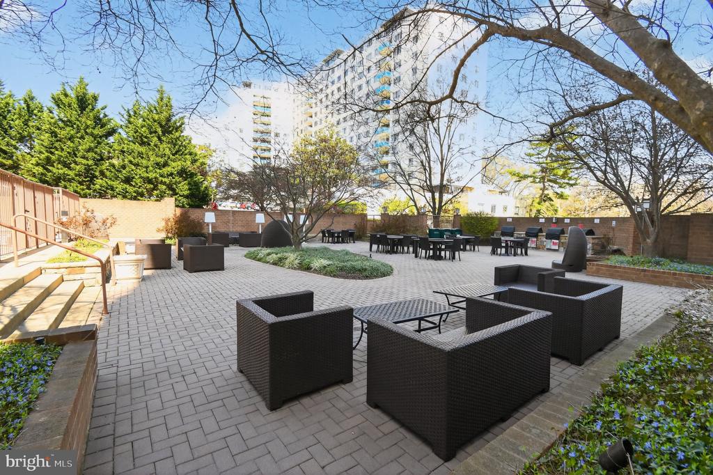 10101 GROSVENOR PLACE Unit: 701