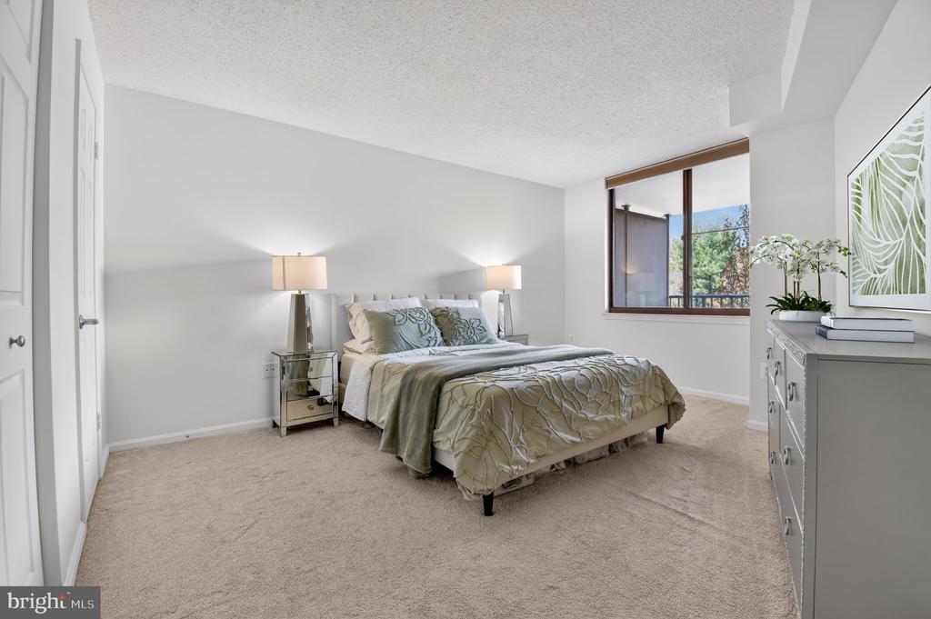 10101 GROSVENOR PLACE Unit: 701
