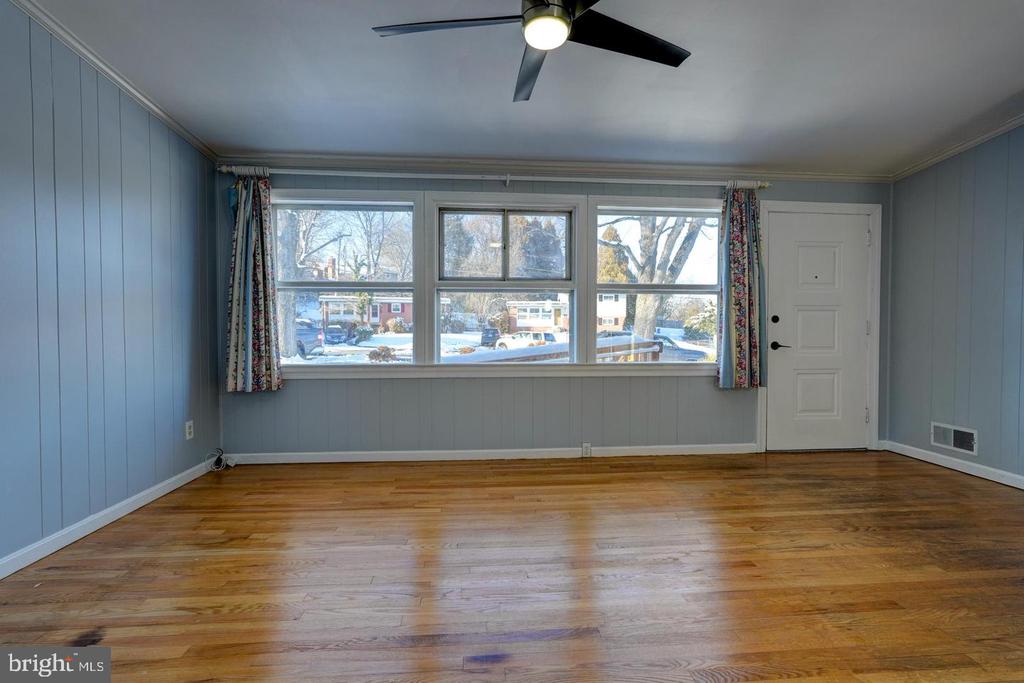 4 ROSANNE LANE