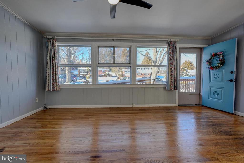4 ROSANNE LANE