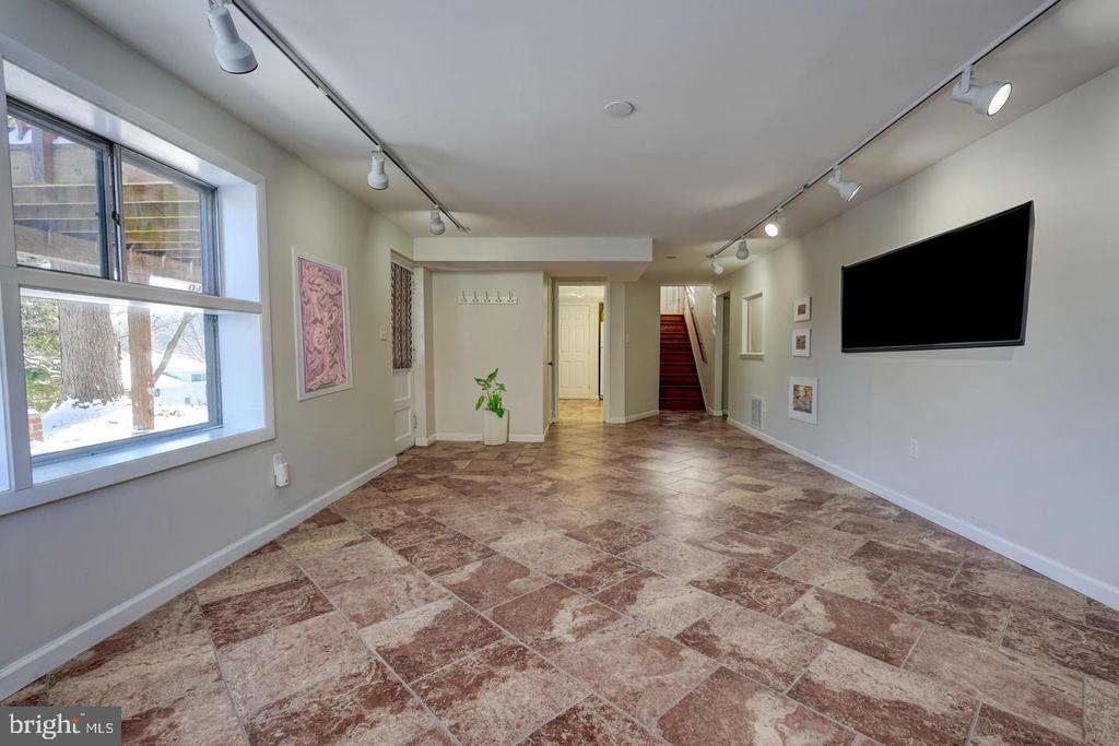 4 ROSANNE LANE