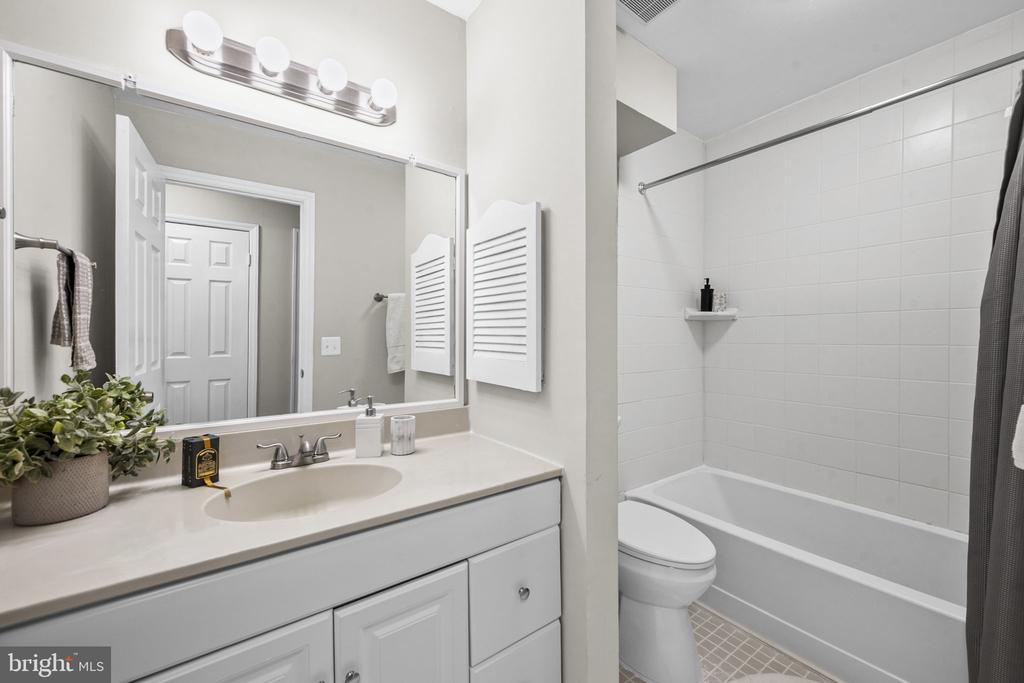 5822 INMAN PARK CIRCLE Unit: 110