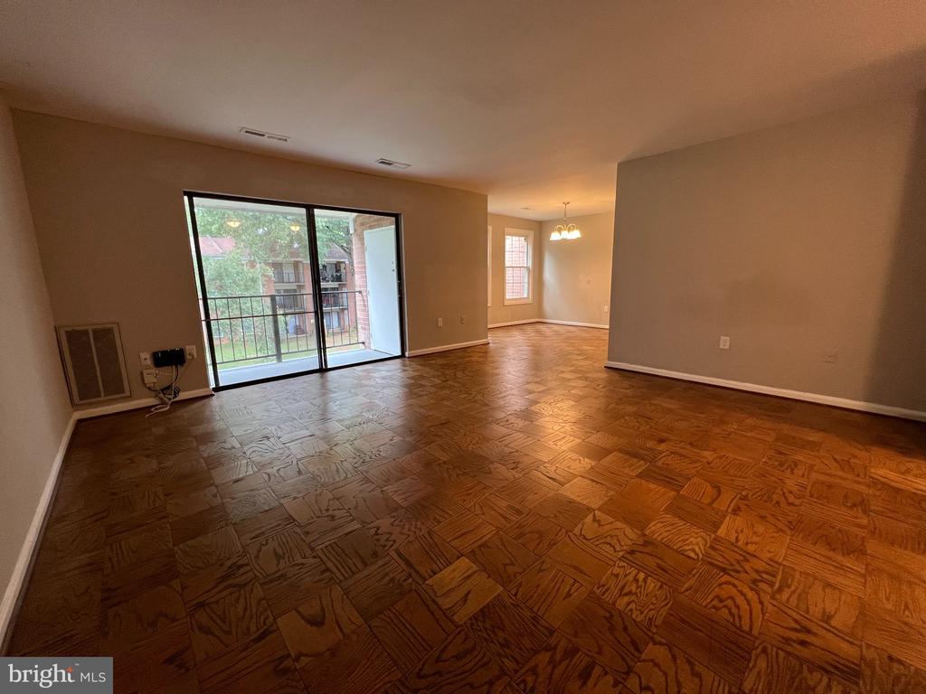 886 QUINCE BOULEVARD Unit: 202