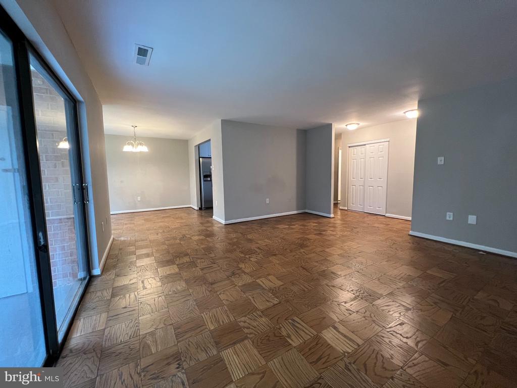 886 QUINCE BOULEVARD Unit: 202