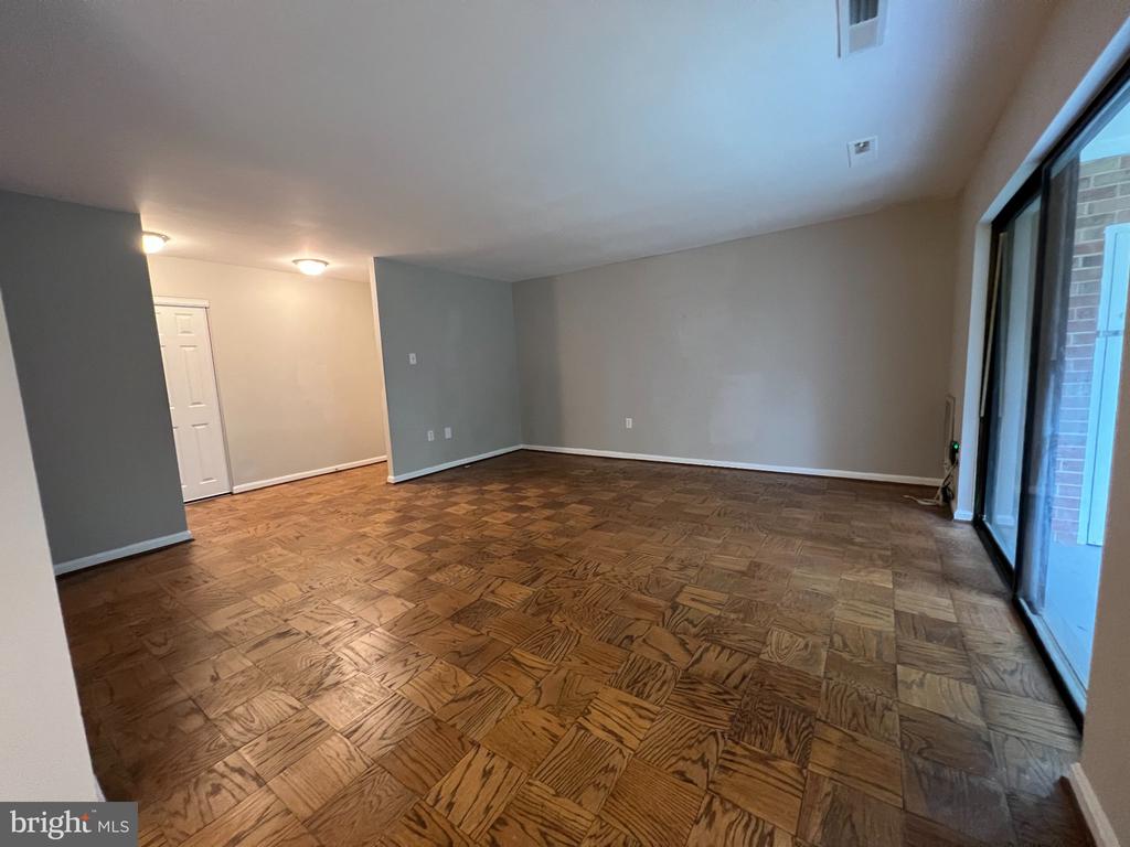 886 QUINCE BOULEVARD Unit: 202