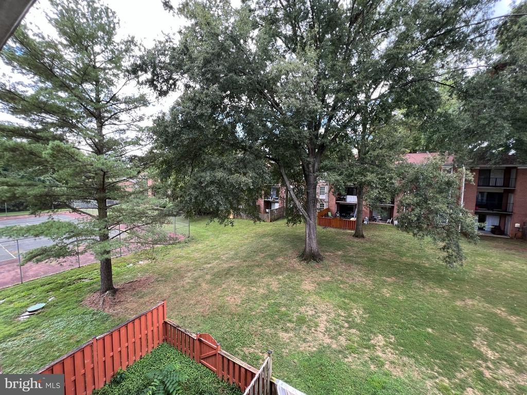 886 QUINCE BOULEVARD Unit: 202