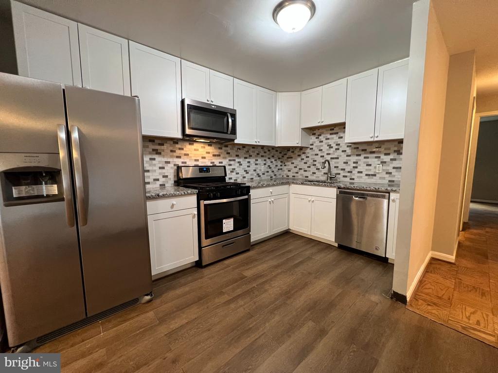 886 QUINCE BOULEVARD Unit: 202