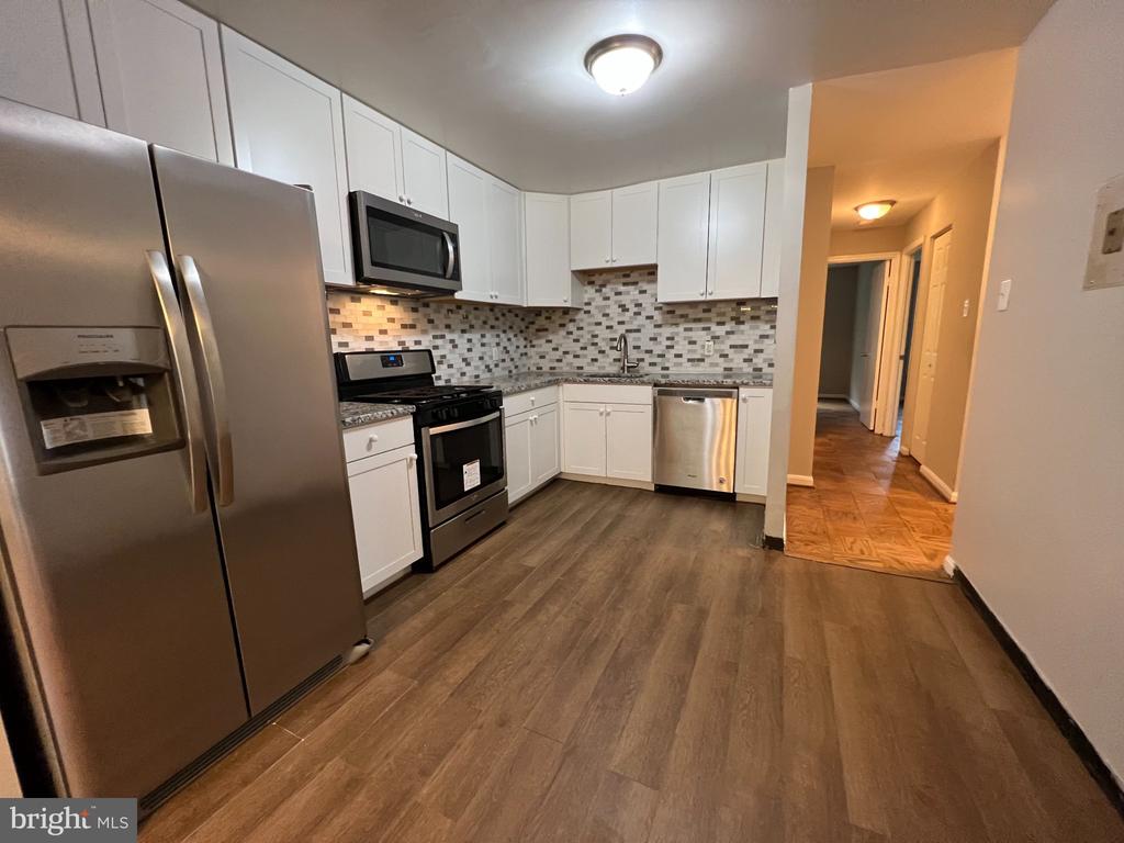 886 QUINCE BOULEVARD Unit: 202