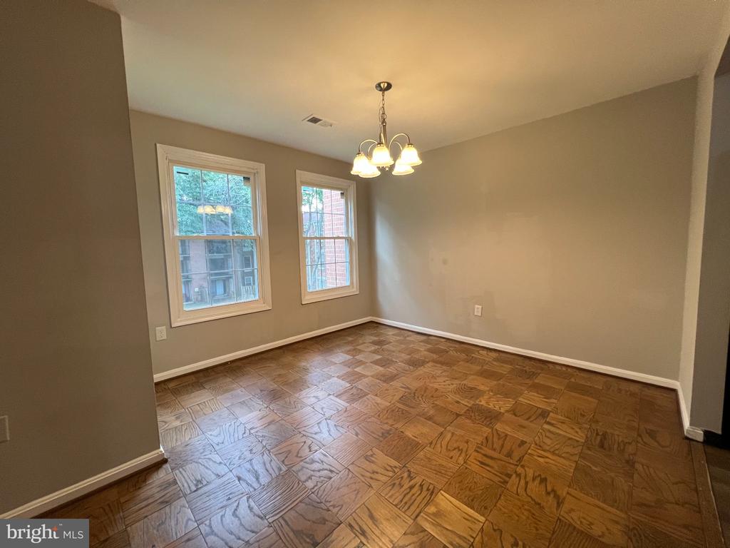 886 QUINCE BOULEVARD Unit: 202