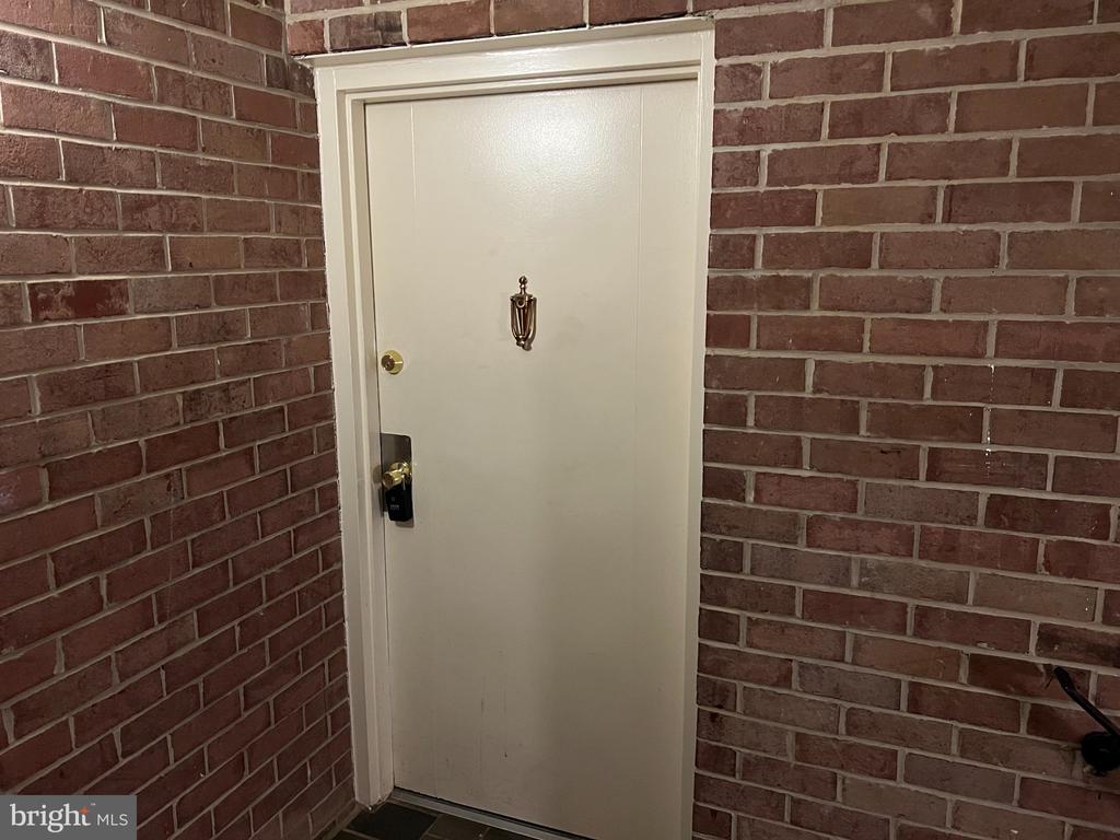 886 QUINCE BOULEVARD Unit: 202