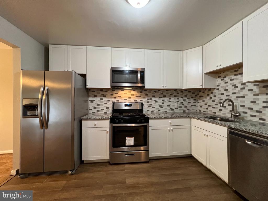 886 QUINCE BOULEVARD Unit: 202