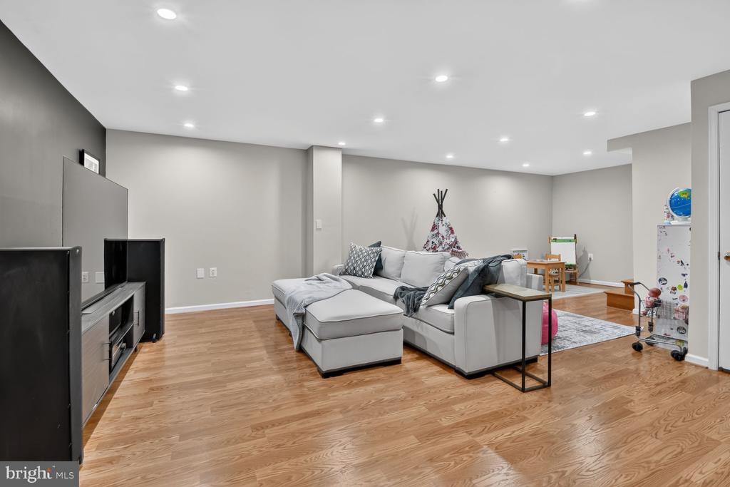 9 RICHVIEW COURT