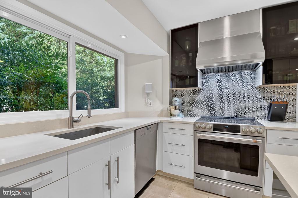 9 RICHVIEW COURT