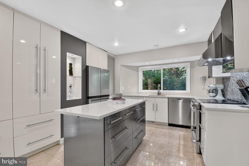 9 RICHVIEW COURT