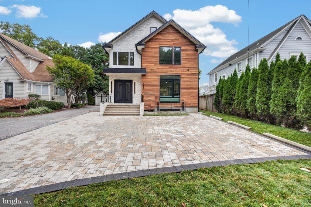 4421 BRADLEY LANE