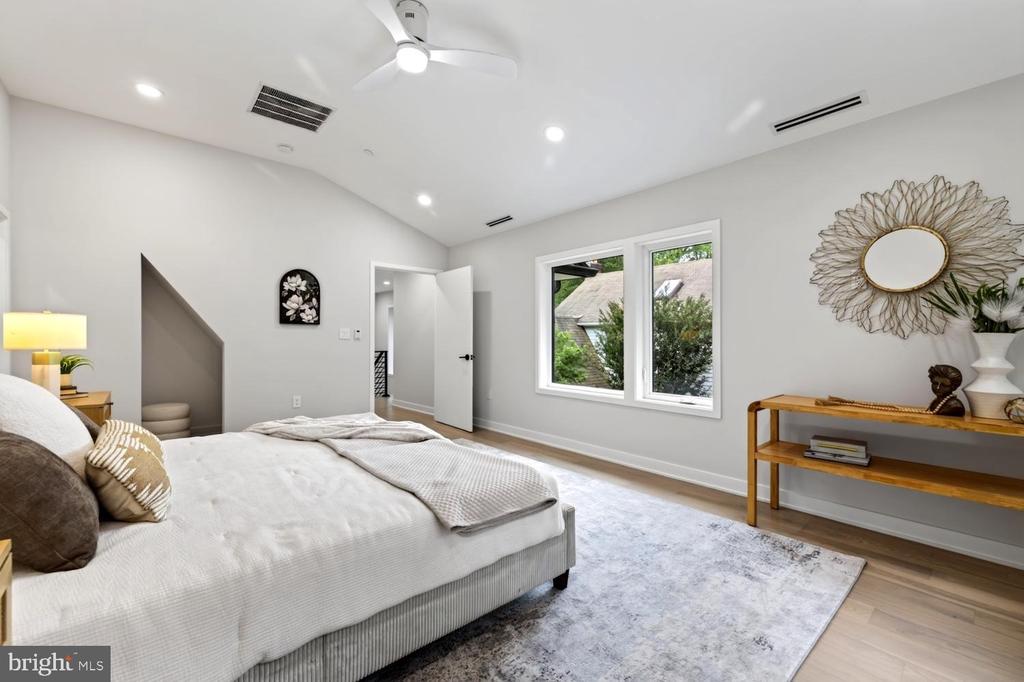 4421 BRADLEY LANE