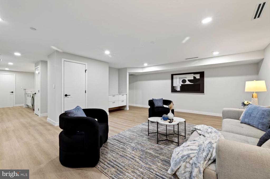 4421 BRADLEY LANE