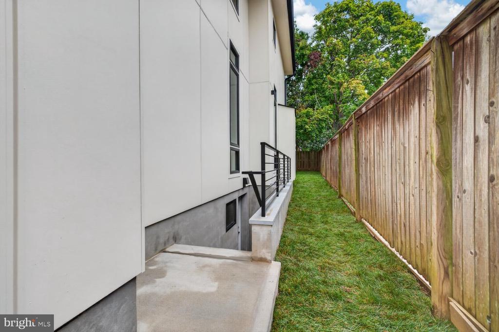 4421 BRADLEY LANE