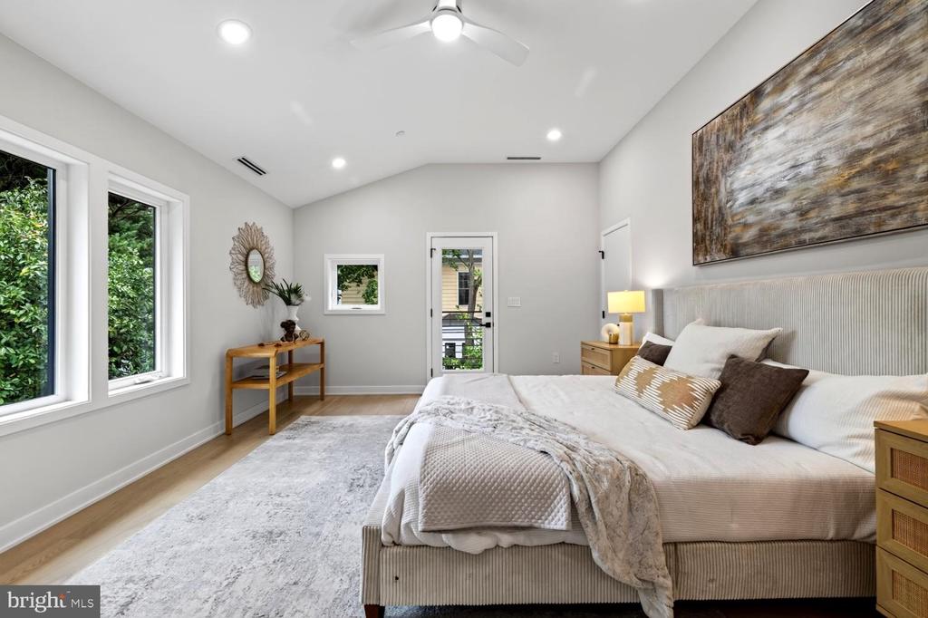 4421 BRADLEY LANE
