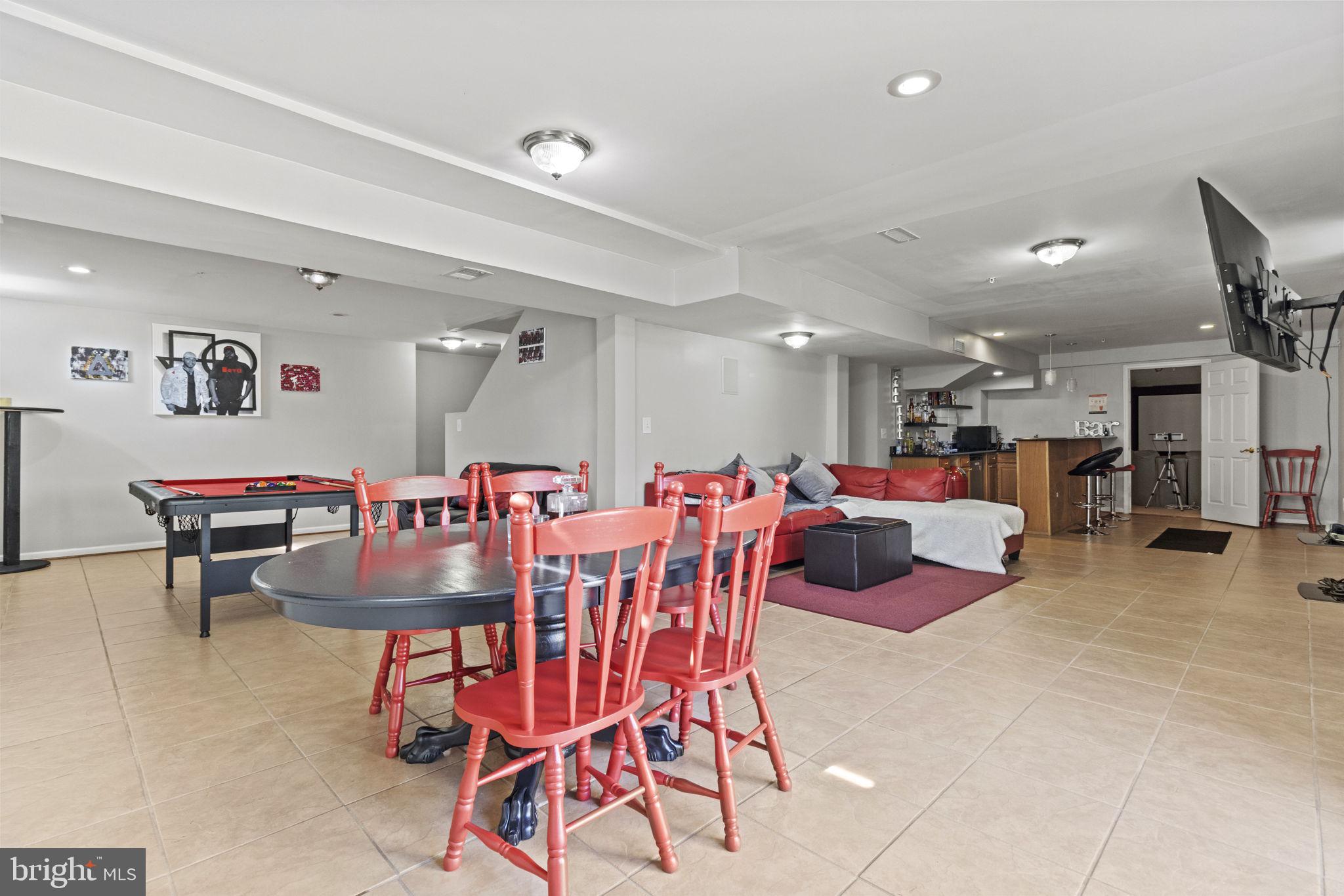 414 RIFTON COURT