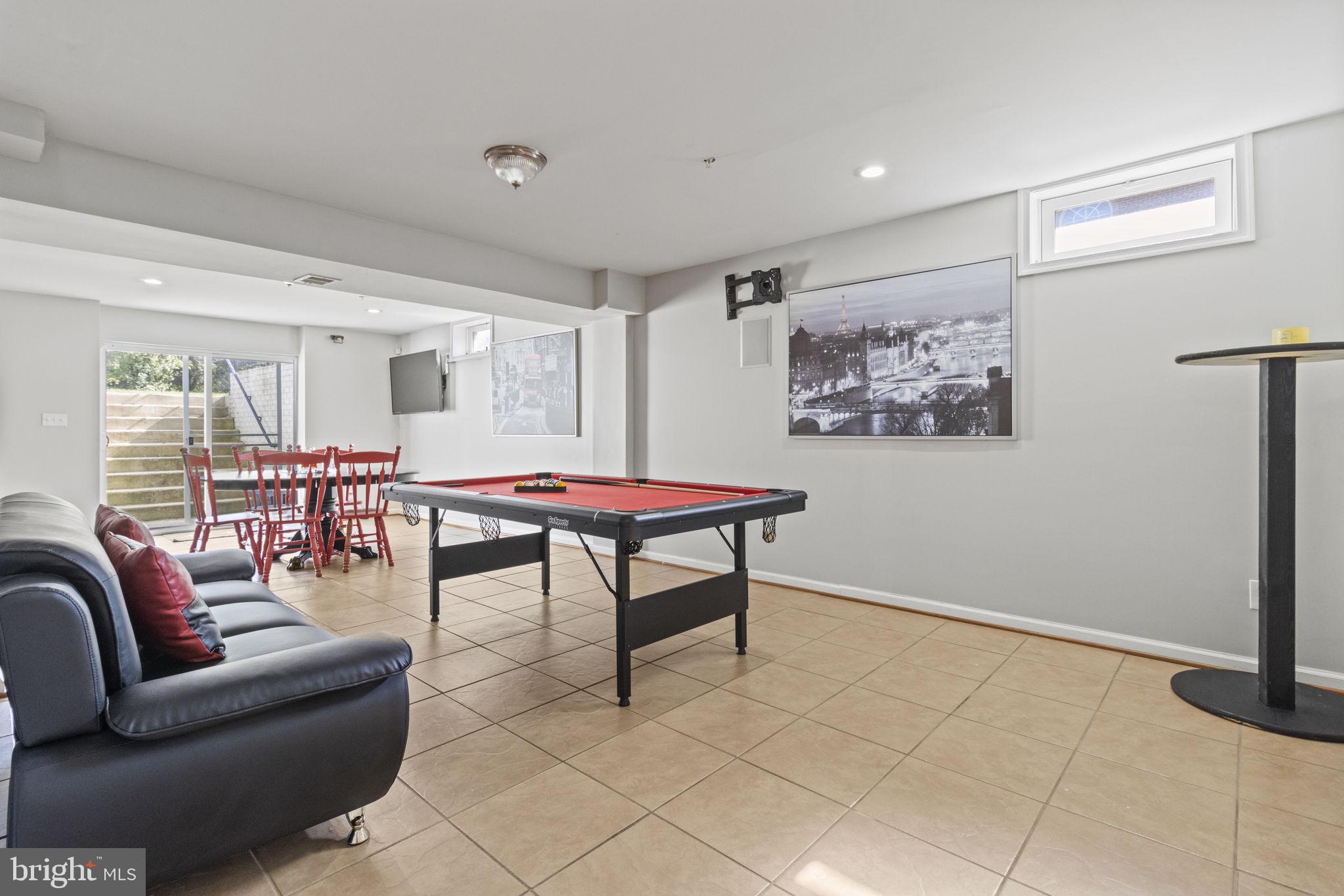 414 RIFTON COURT