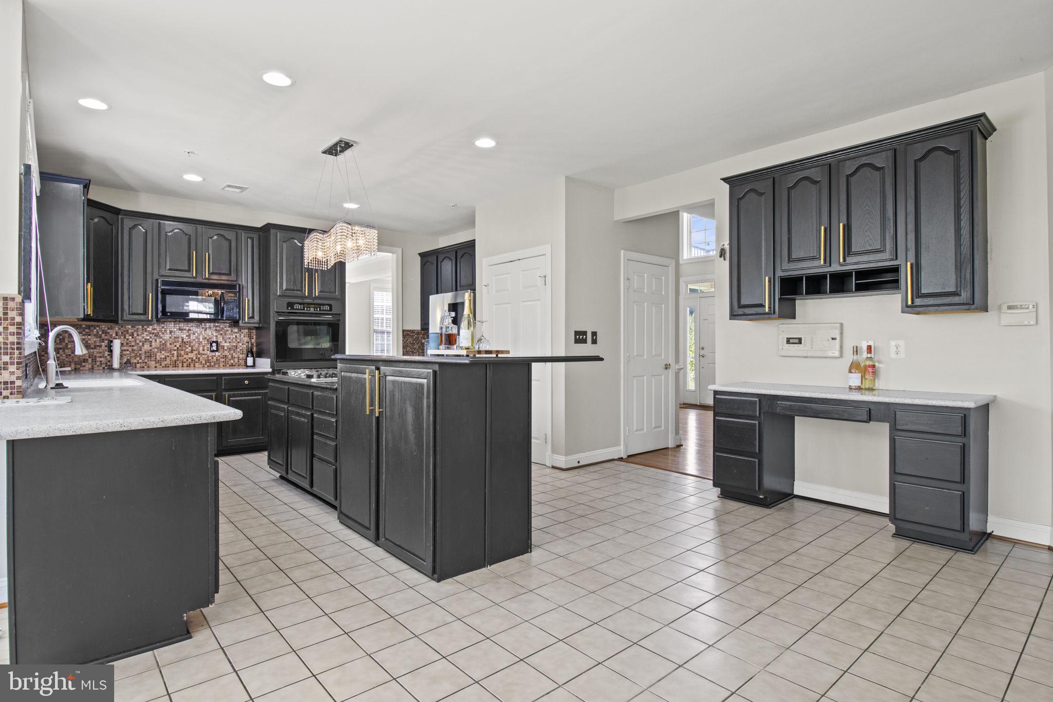 414 RIFTON COURT