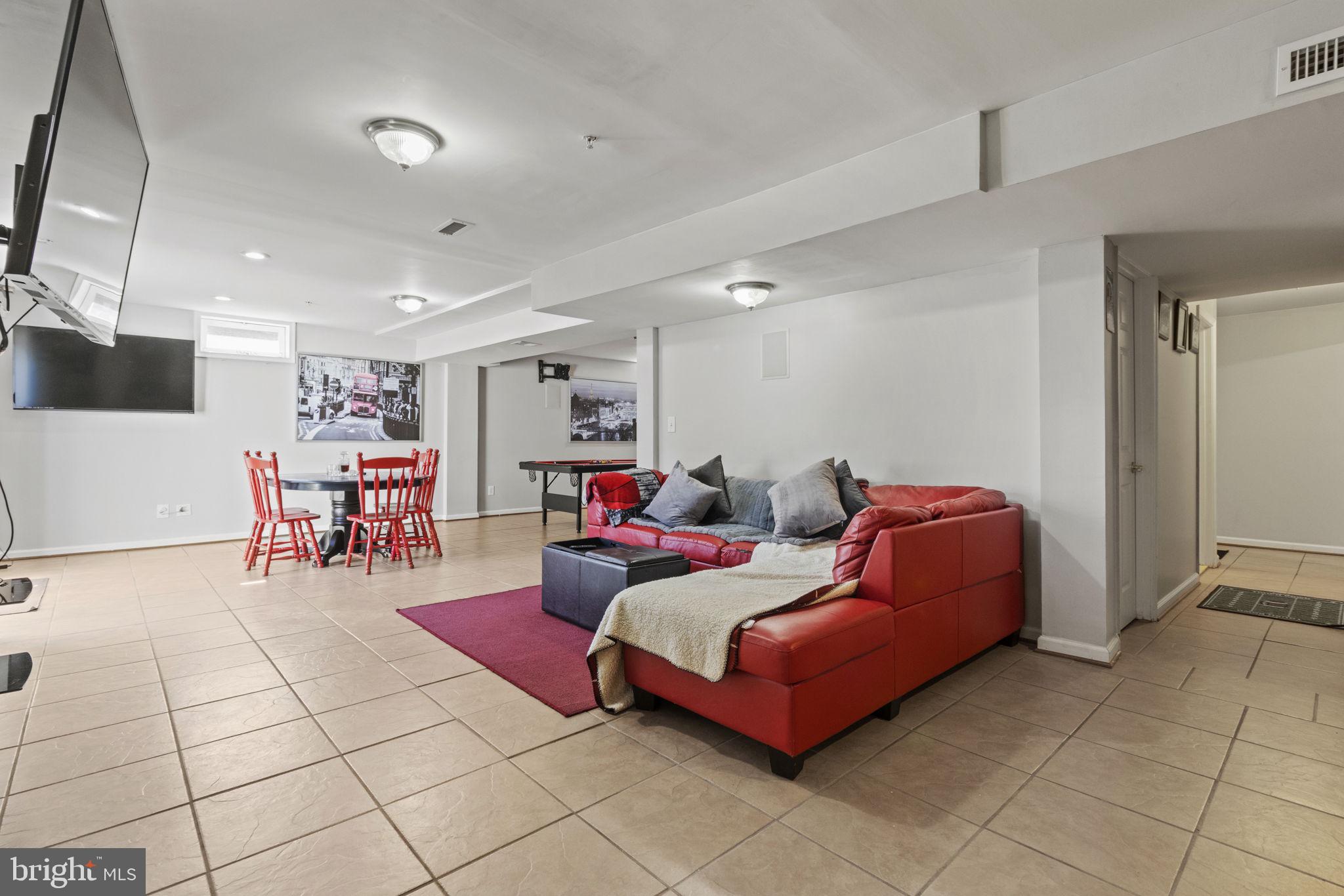 414 RIFTON COURT