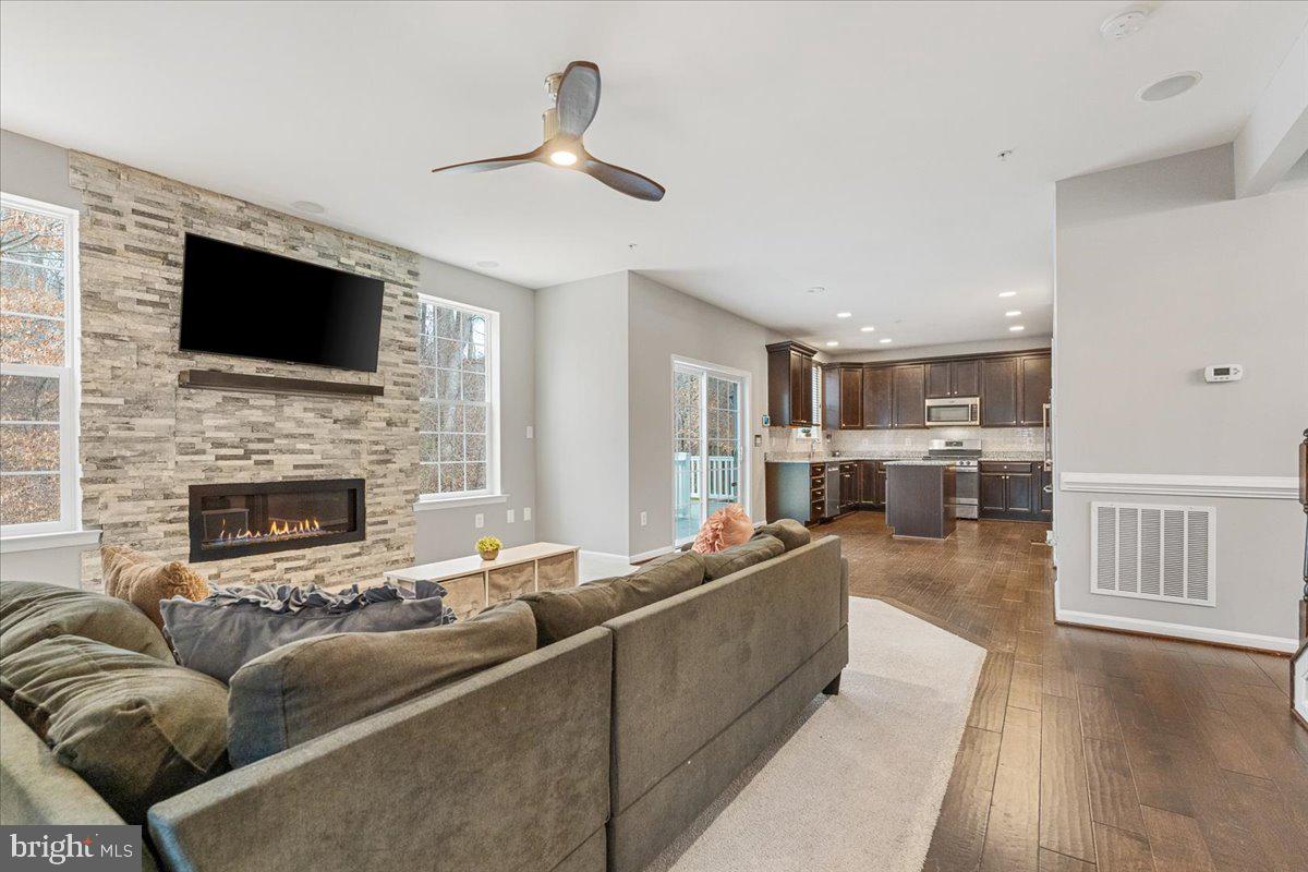 9202 VELVET COURT