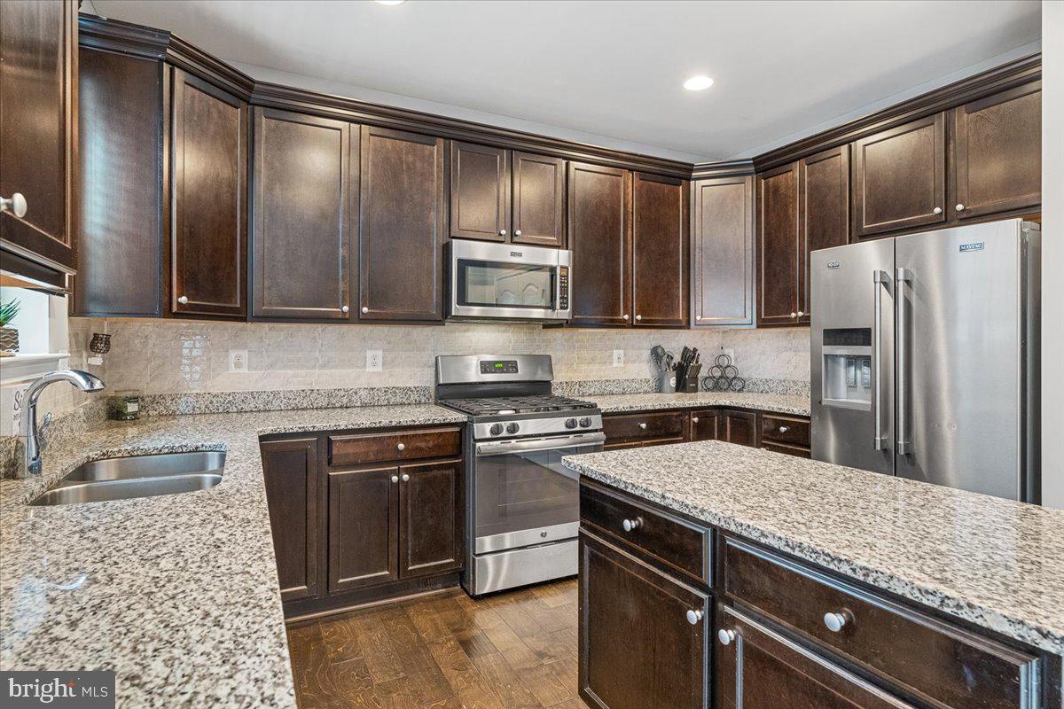 9202 VELVET COURT