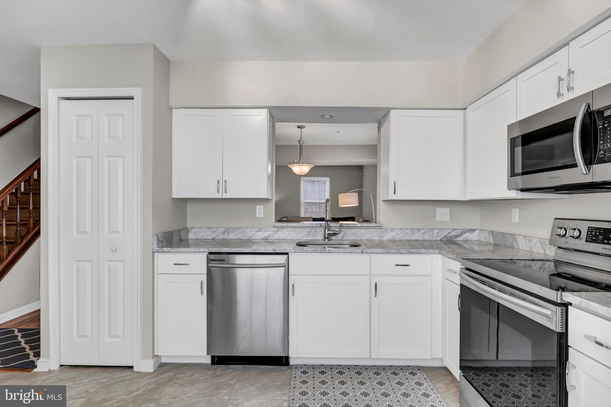 1841 CEDARWOOD COURT