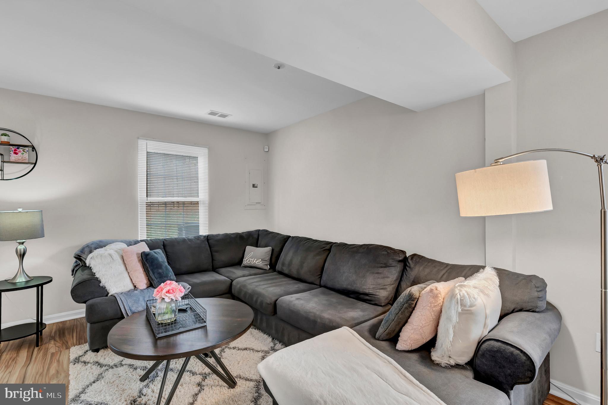 1841 CEDARWOOD COURT