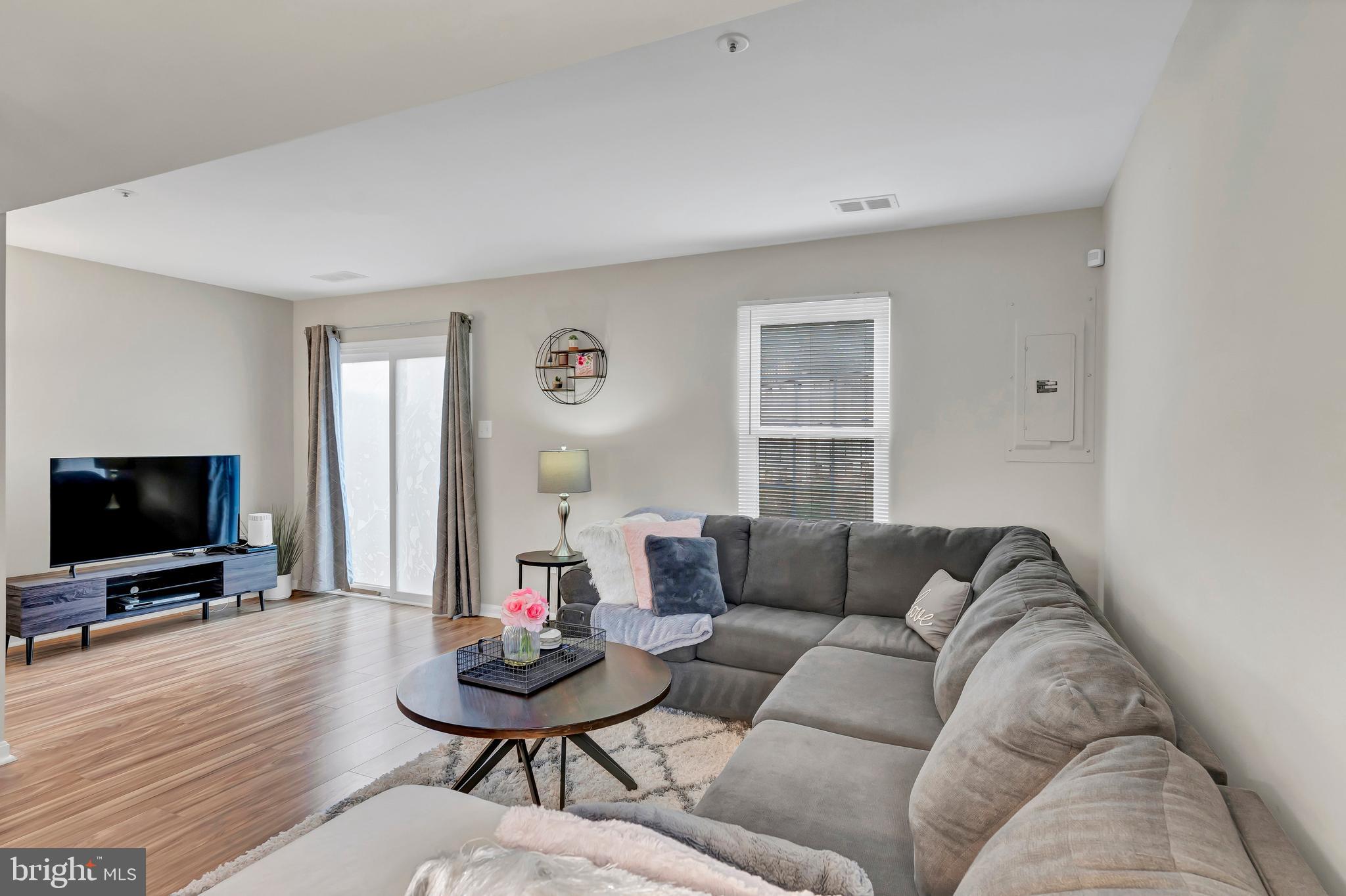 1841 CEDARWOOD COURT