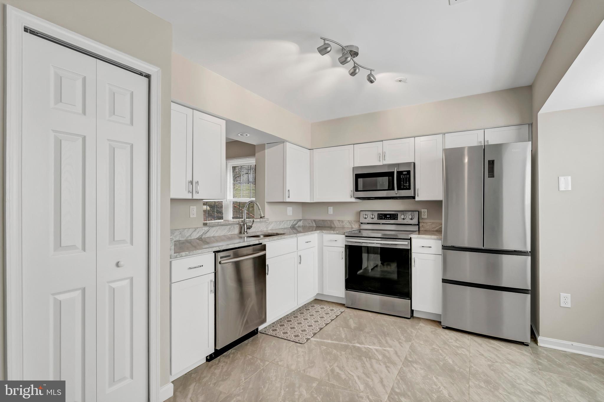 1841 CEDARWOOD COURT