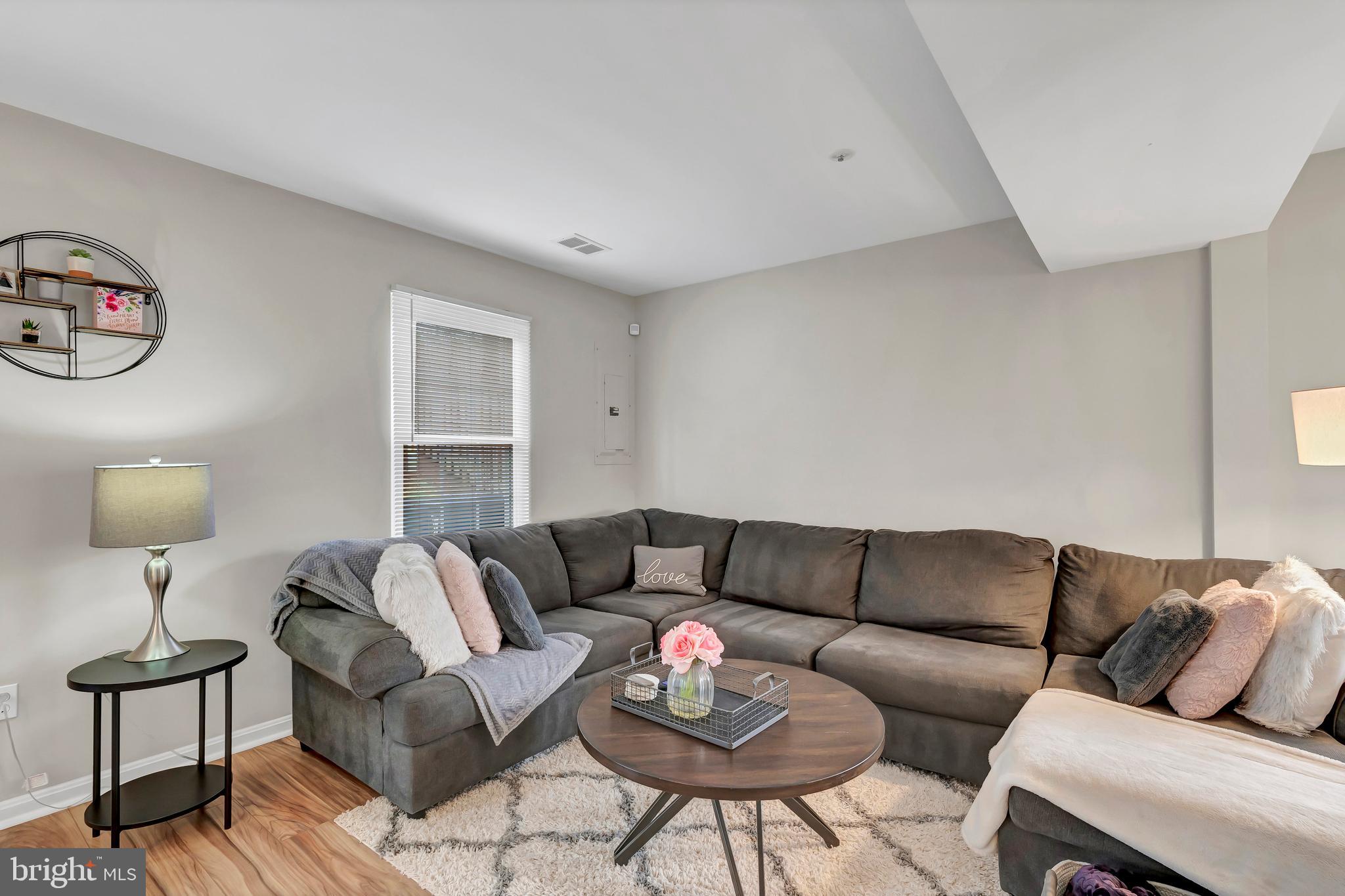 1841 CEDARWOOD COURT