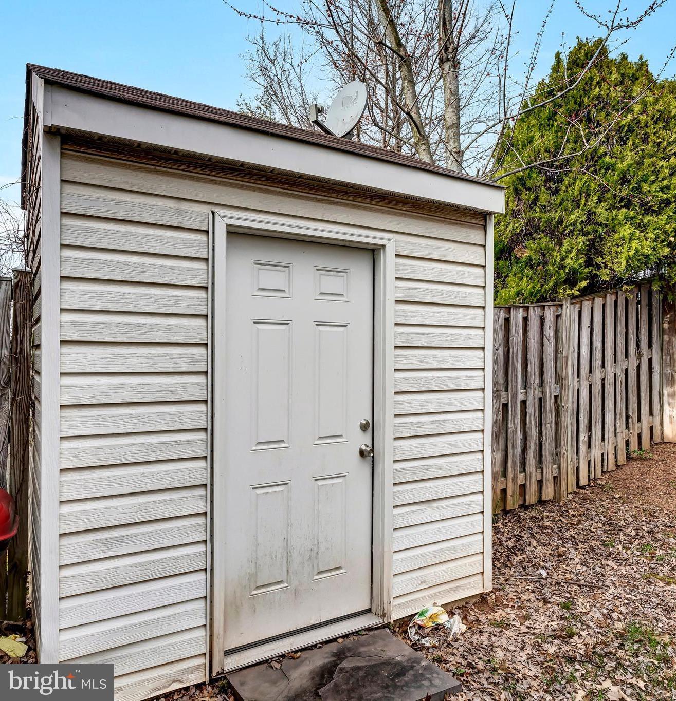 1841 CEDARWOOD COURT