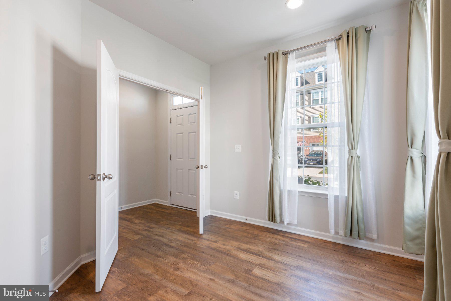 9070 FOX STREAM WAY