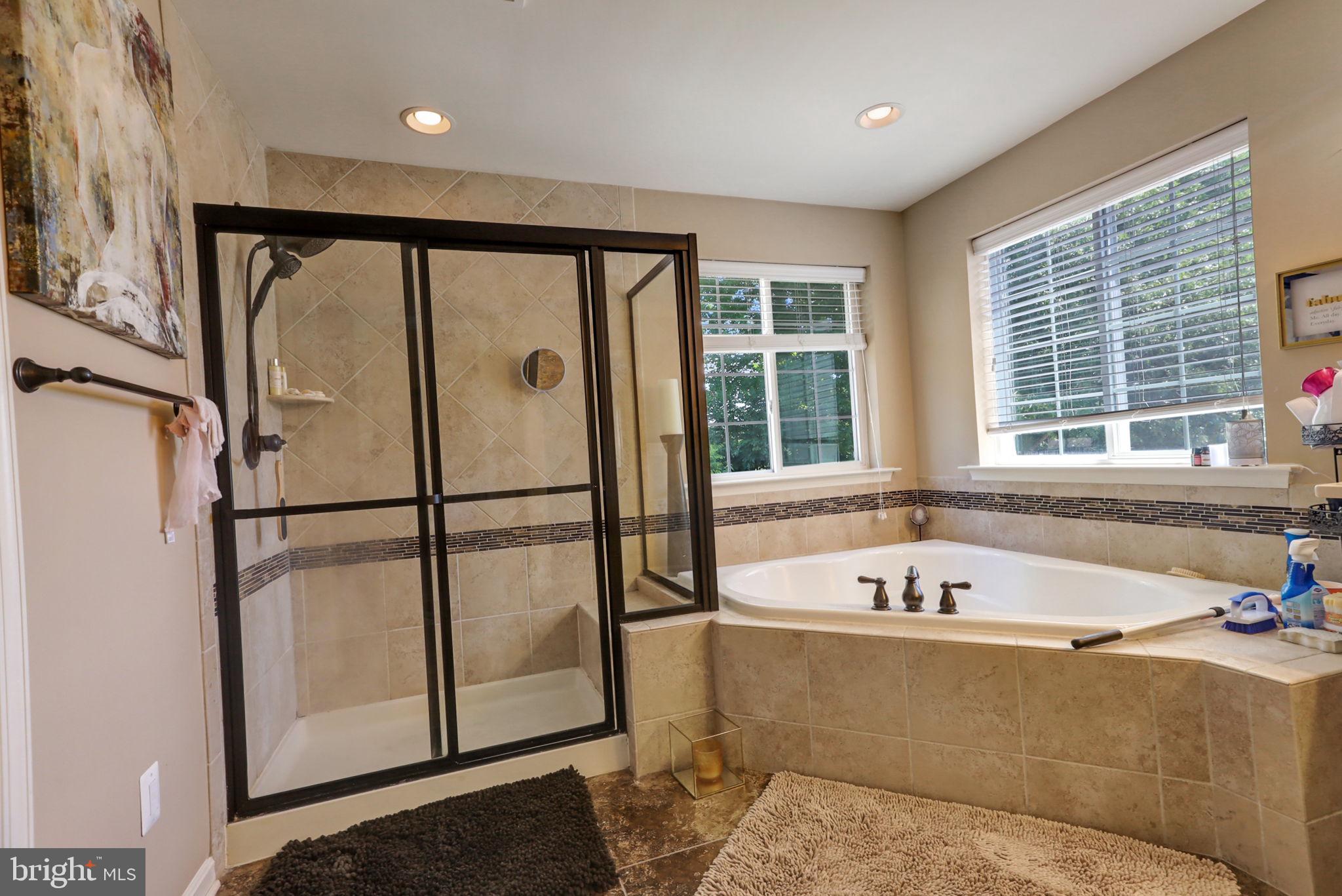 2802 LAKE FOREST DRIVE