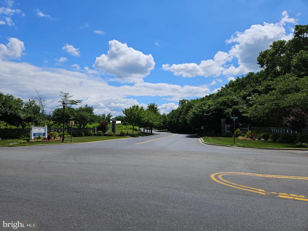 2802 LAKE FOREST DRIVE