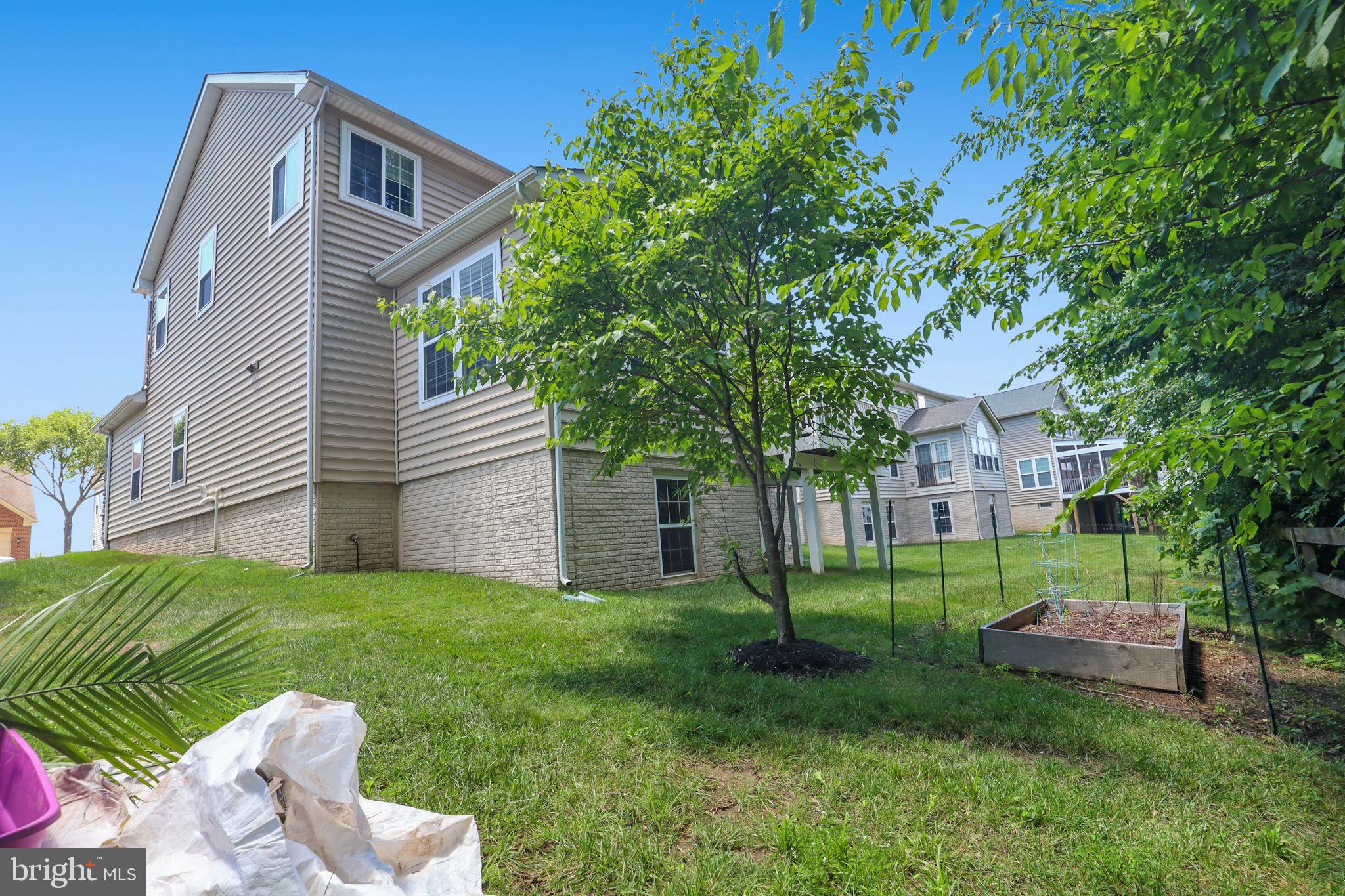 2802 LAKE FOREST DRIVE