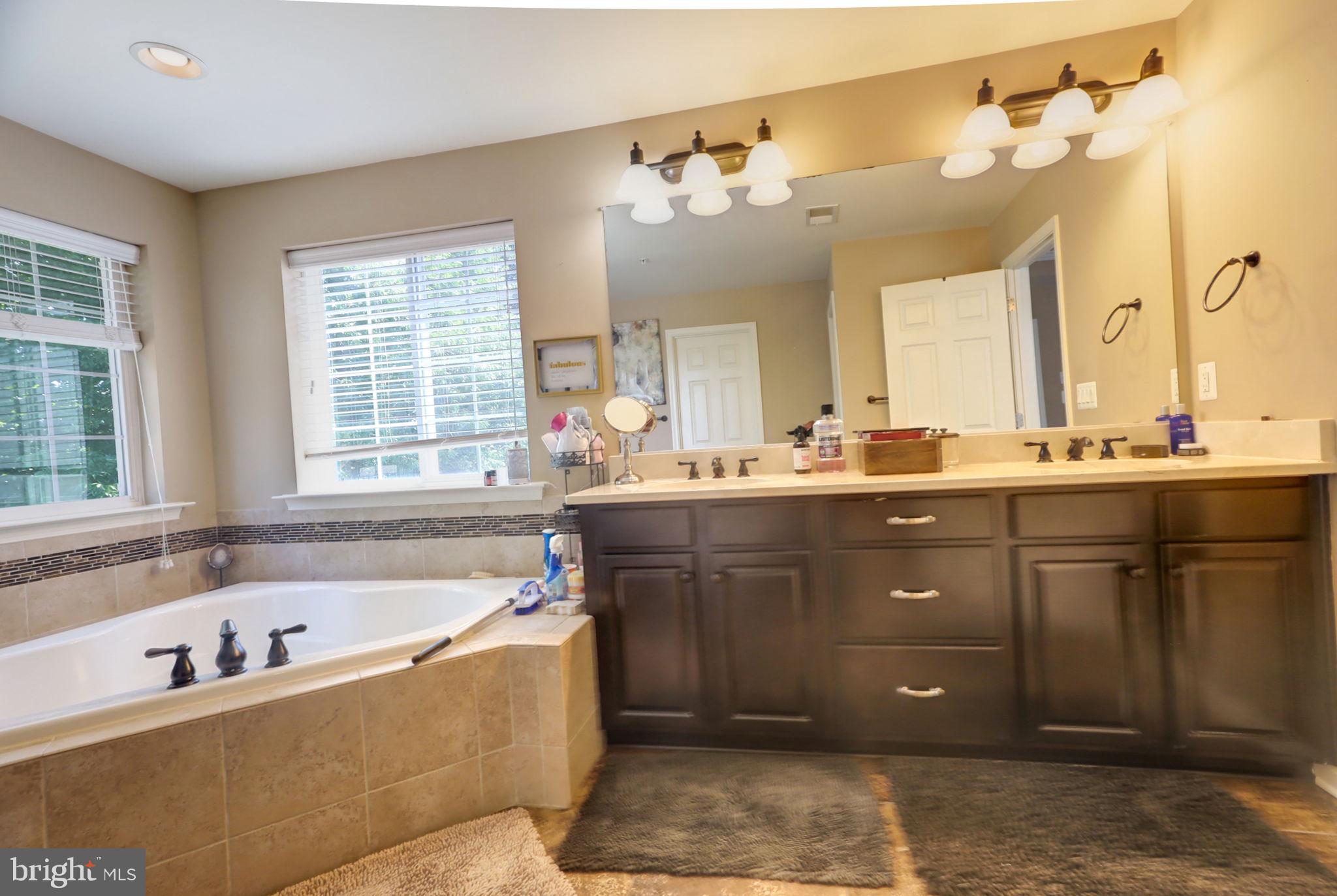 2802 LAKE FOREST DRIVE