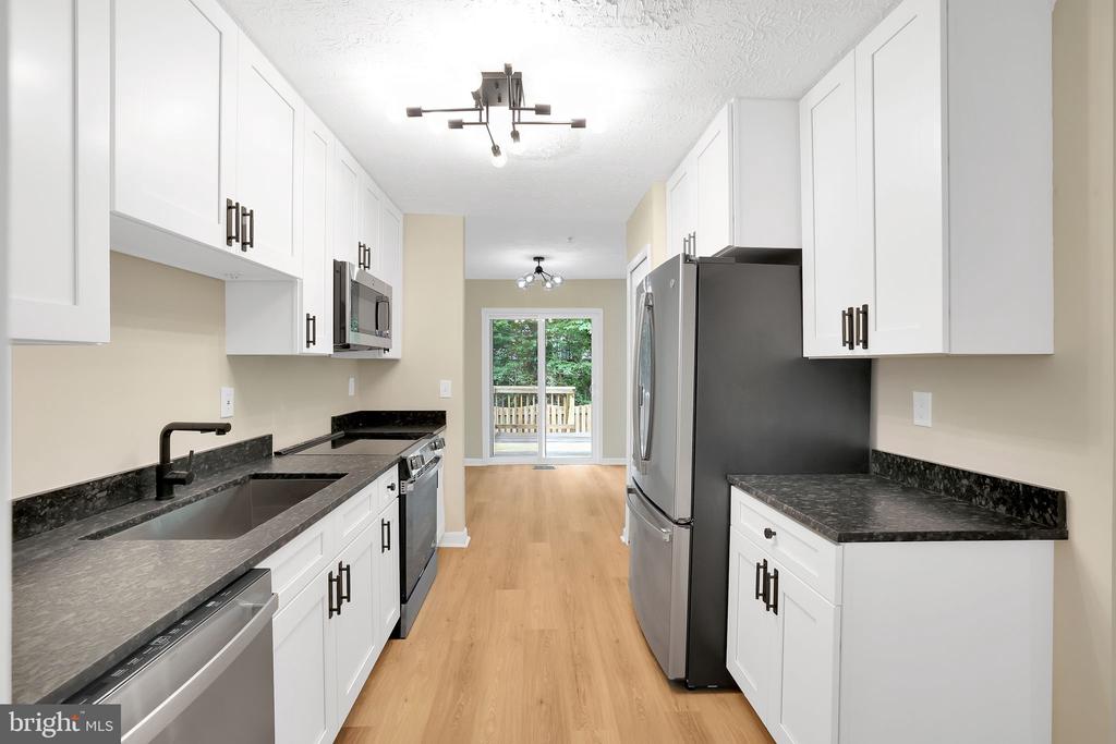 7108 WILDROSE COURT