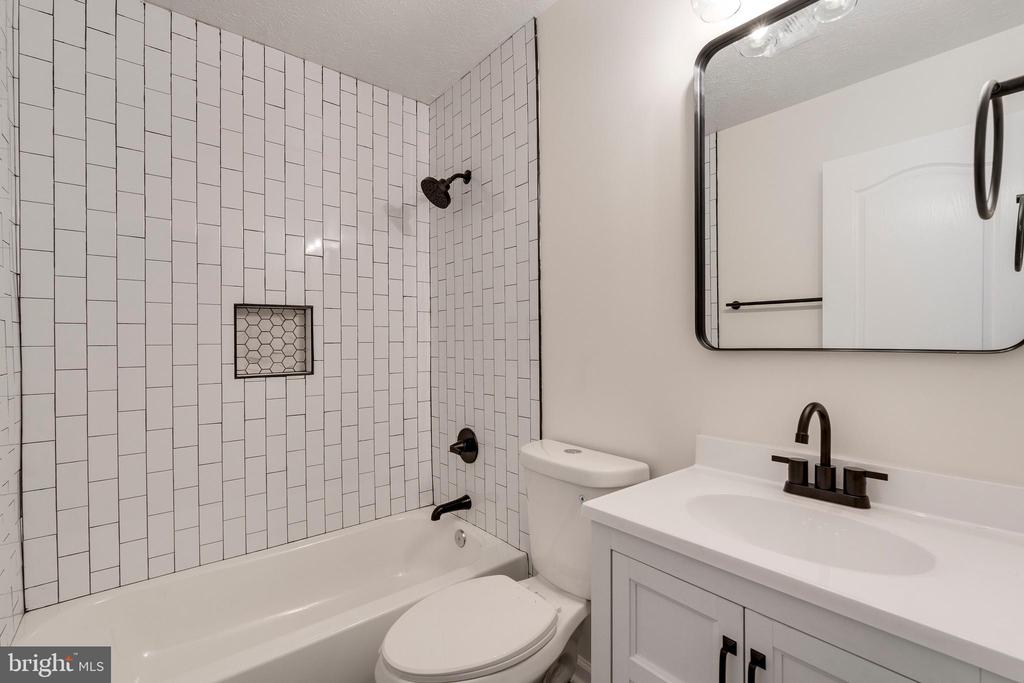 7108 WILDROSE COURT