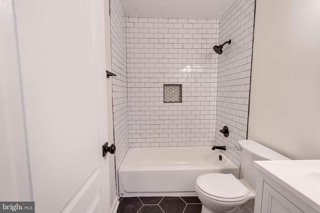 7108 WILDROSE COURT