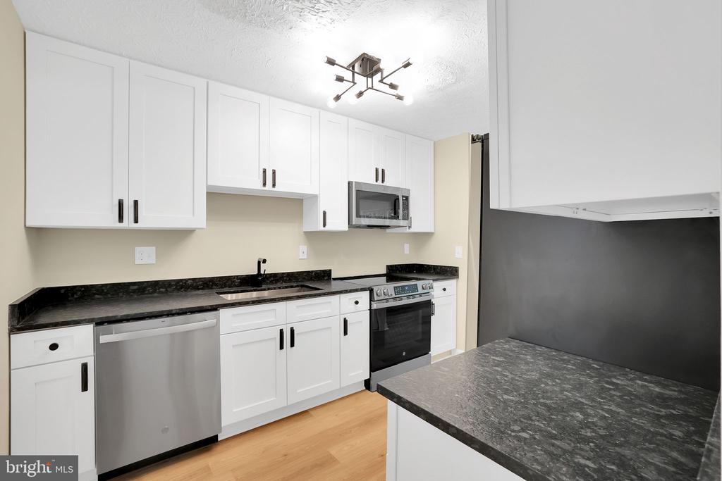 7108 WILDROSE COURT