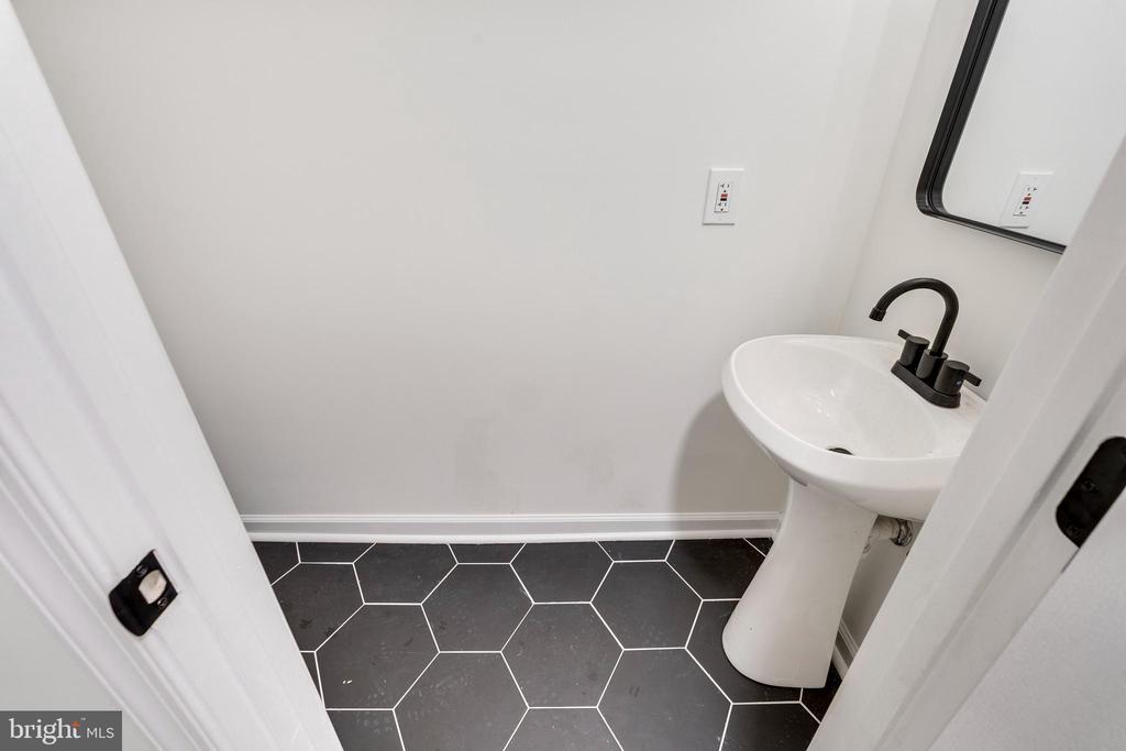 7108 WILDROSE COURT