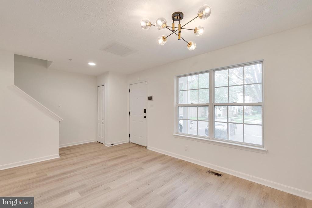 7108 WILDROSE COURT