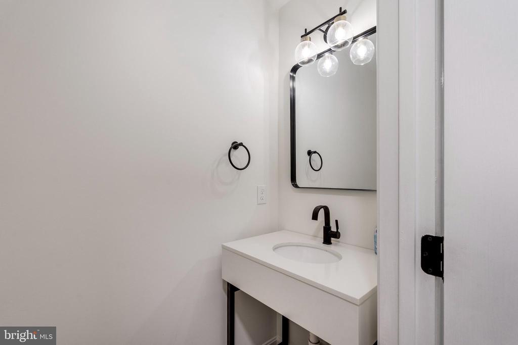 7108 WILDROSE COURT