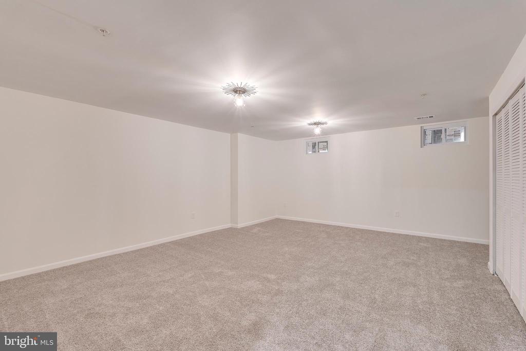 7108 WILDROSE COURT